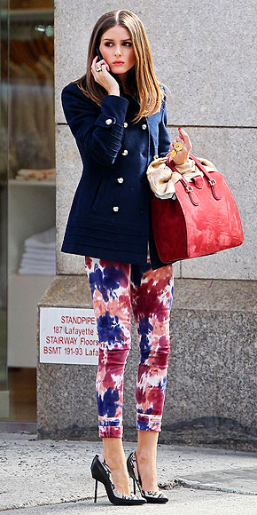 Mais uma produção de Olivia Palermo com calça floral