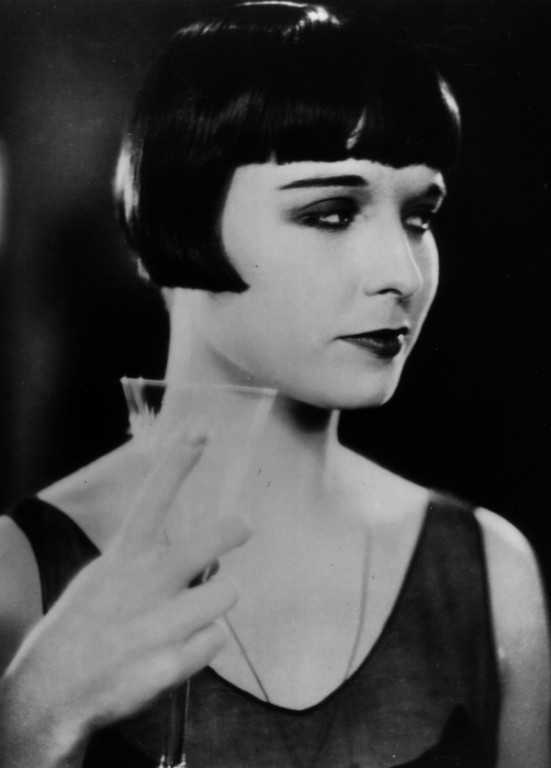 A atriz e modelo Louise Brooks, que influencia mulheres até hoje com o seu corte de cabelo