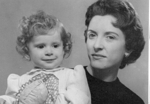 Lucinha bebê e a mãe, Maria Helena Arantes Negrão (1954)