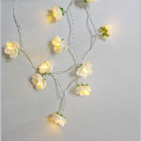 Luzes vestidas por rosas, no Etsy