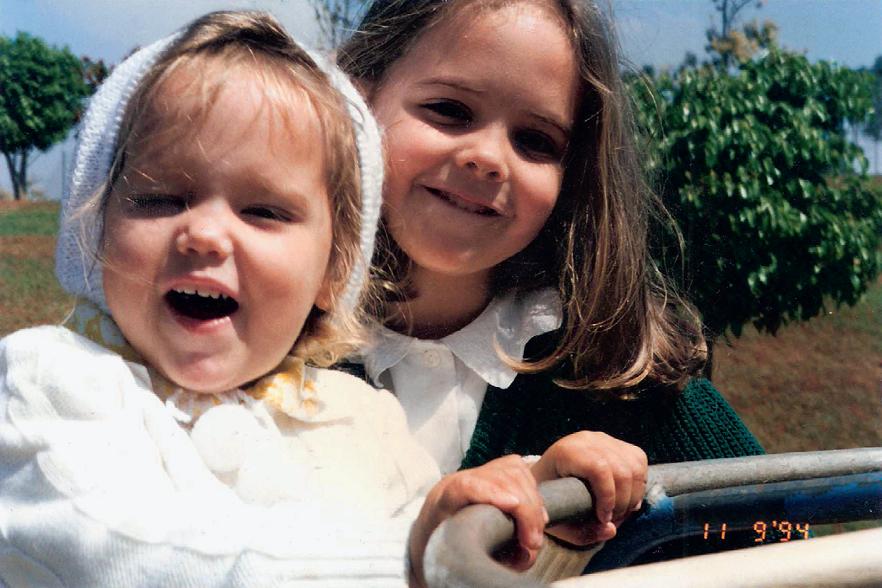 Com a irmã, Ana Maria, em 1994