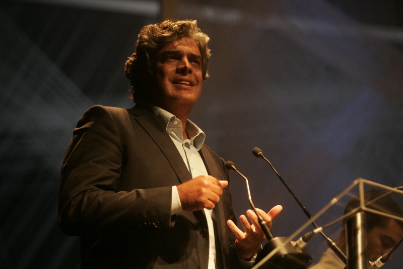 Marcello Serpa, que entregou prêmio a Marika Gidali