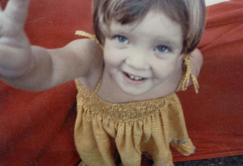 A pequena Mariana, que desde os 7 anos morava apenas com o pai, o dramaturgo e cineasta Domingos Oliveira