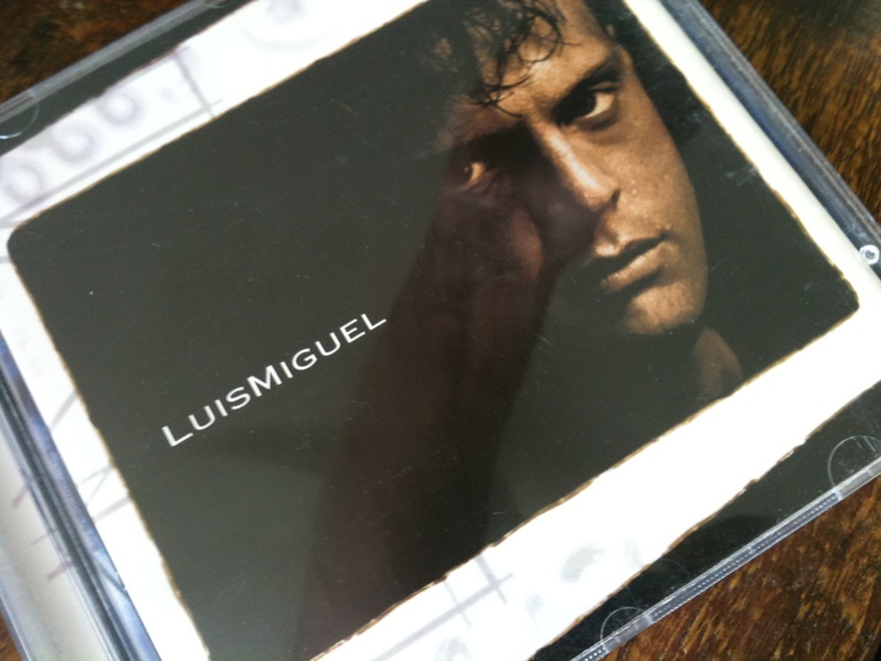 3) Tenho um CD do Luiz Miguel, mas só ouço quando estou sozinho [risos]