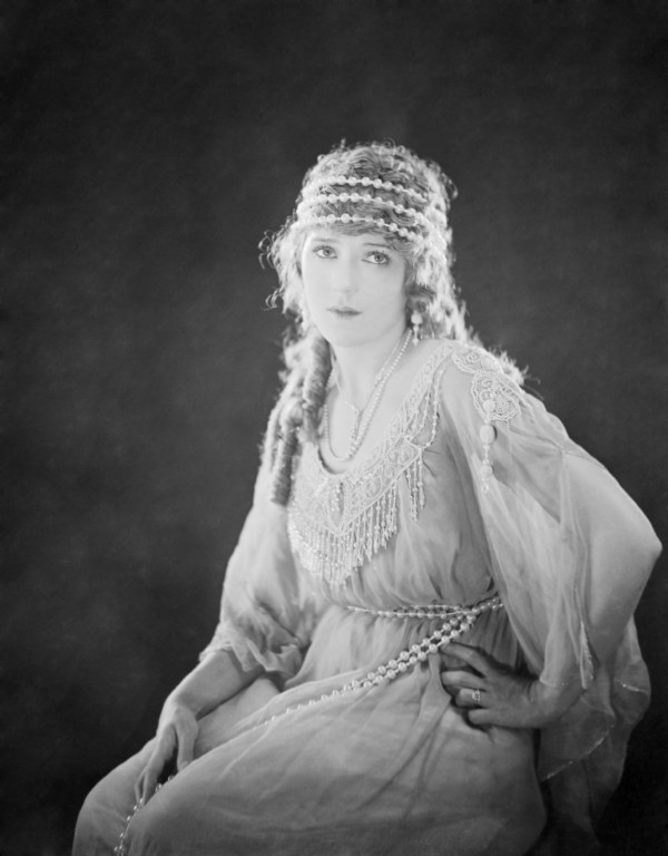 A atriz Mary Pickford, a Namoradinha da América