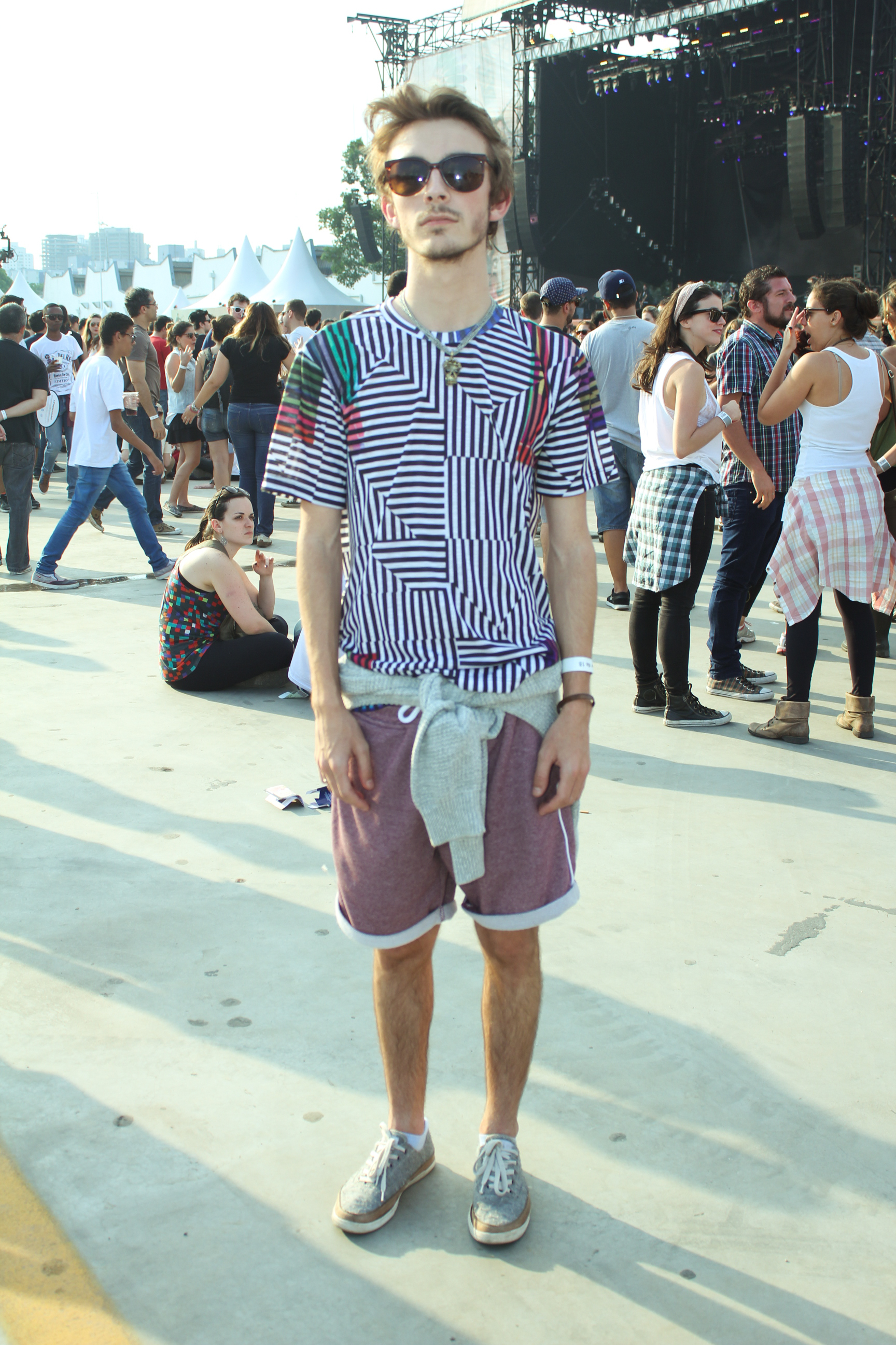 Mateus Schneider, 18, estudante de gestão cultural. “Não existe essa diferença. As pessoas não podem determinar o sexo da roupa. Uso calça, camiseta feminina. Se é legal eu compro.”