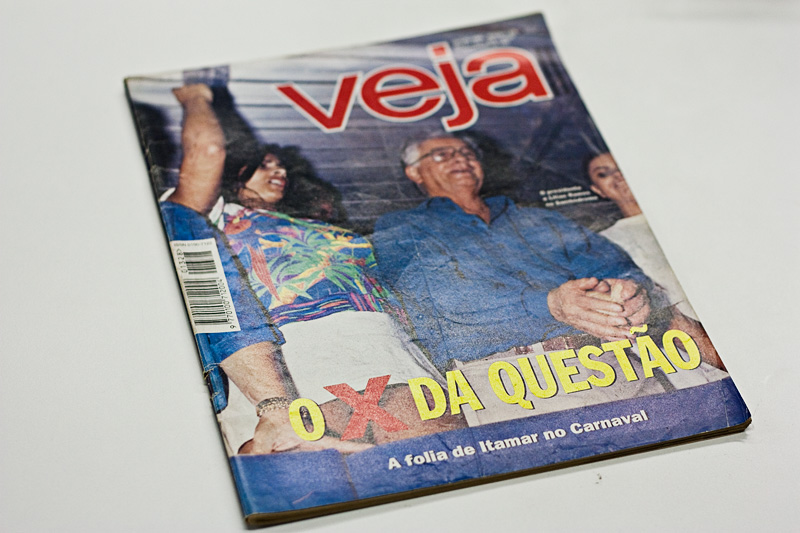 No Carnaval de 1994 não teve escola de samba que ganhasse mais capas de revista  do que Itamar Franco ao lado de sua acompanhante sem calcinha