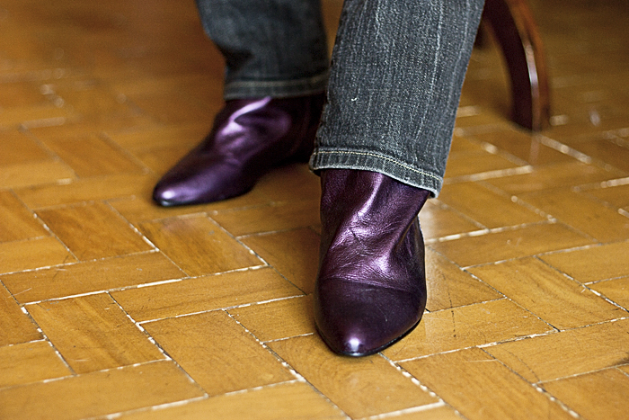 Quarta-feira: Detalhe da bota lilás brilhante