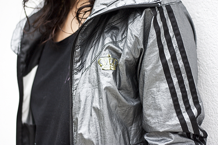 Quinta-feira: O casaco da Adidas é um dos integrantes da coleção de casacos de modelo esporte da Amanda