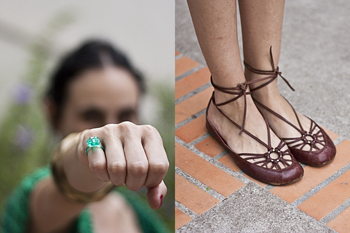 Quarta-feira: Detalhe de mais um anel de festa de criança, agora verde, e a sapatilha feita a mão vista mais de perto