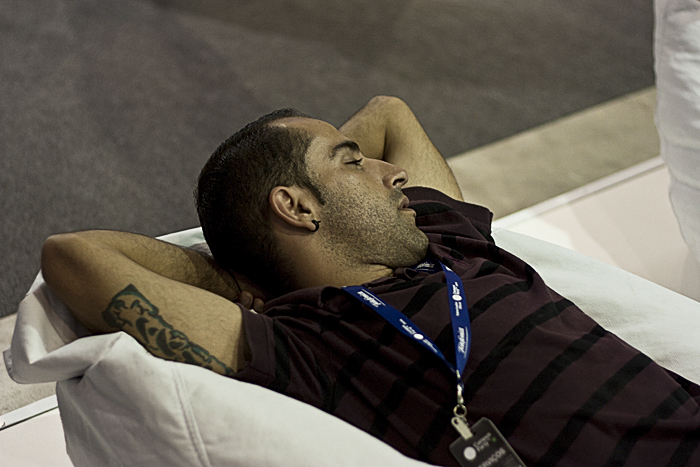 No meio da Campus Party, campuseiros tiram soneca