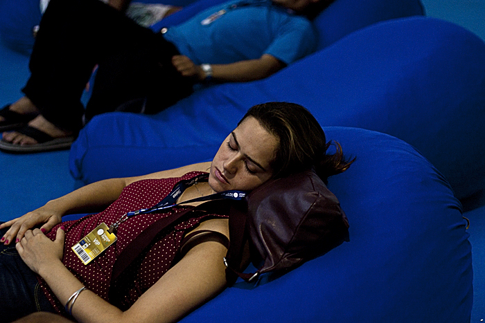 No meio da Campus Party, campuseiros tiram soneca