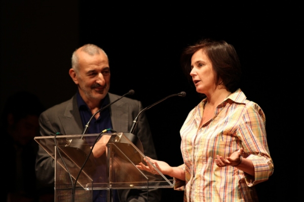 O arquiteto Rafic Farah e a nossa colunista Milly Lacombe entregaram o prêmio para Lia Diskin