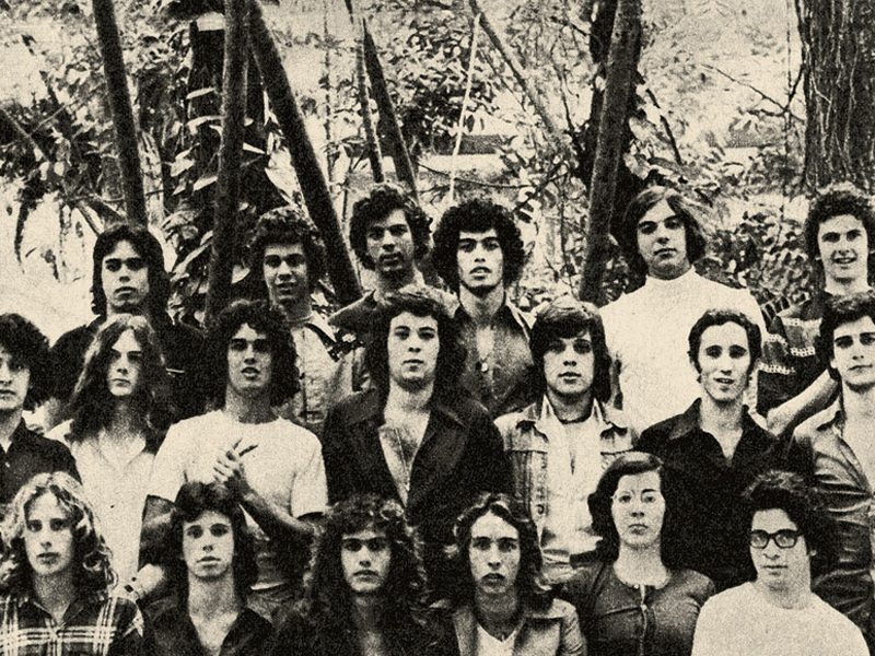 em meio à turma do colégio Padre Antônio Vieira, em 1978 (de camiseta branca, na fileira do meio, terceiro da esq. para a dir.)