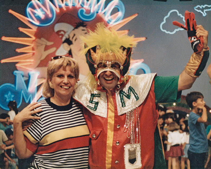 Com a mãe, Neiva, como Super-Mallandro, no programa infantil Oradukapeta, transmitido pelo SBT entre 1987 e 1990
