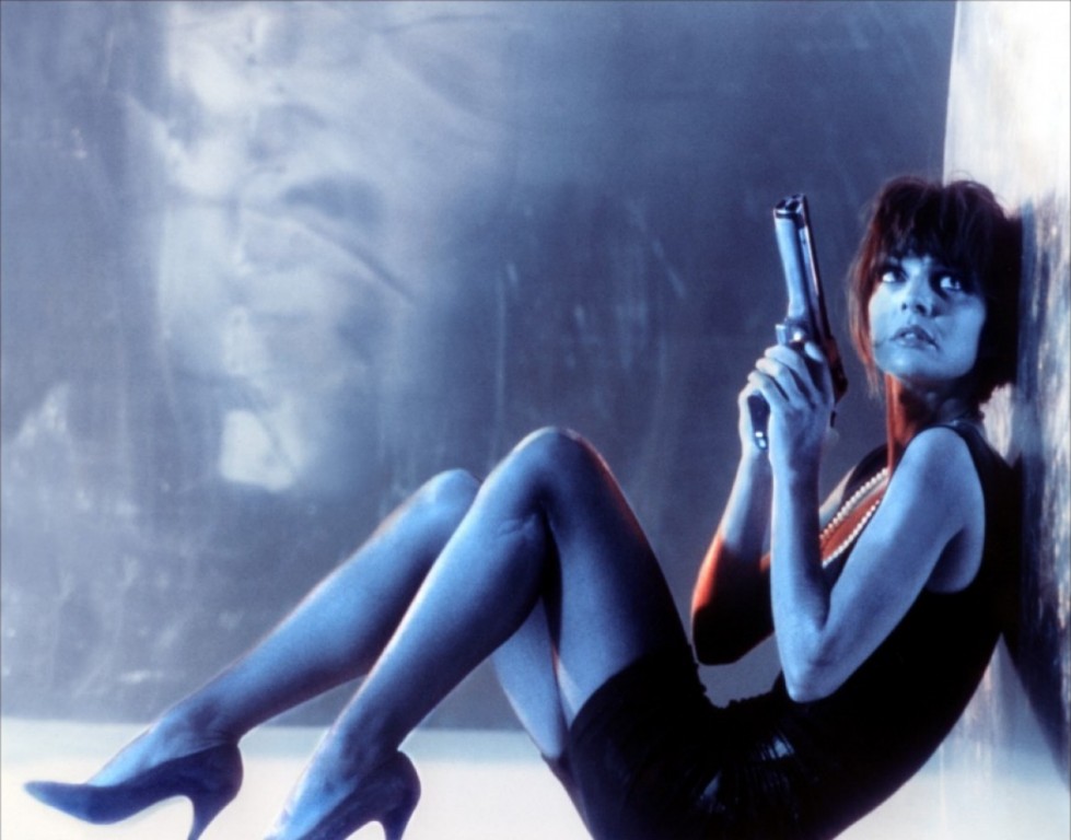 Nikita (Anne Parillaud), Nikita - Criada para Matar (1990) -  O filme é sobre uma jovem criminosa que é recrutada para trabalhar na inteligência francesa. Com ritmo frenético, revolucionou o   gênero de ação, colocando como atriz principal uma mulher sexy