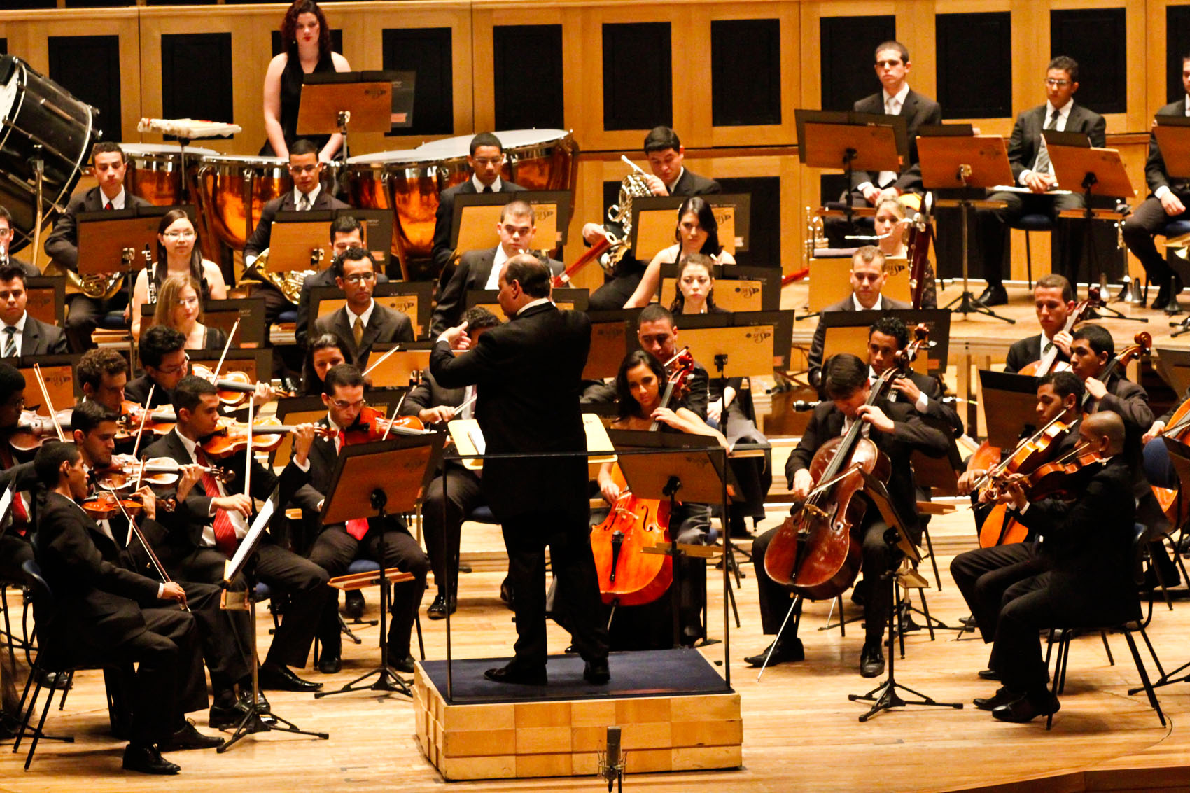 Orquestra Jovem do Estado de São Paulo com regência de Cláudio Cruz