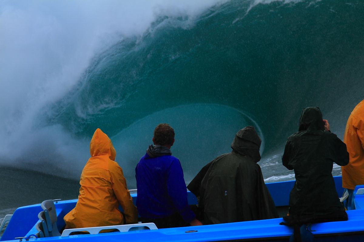 Big swell em Teahupoo