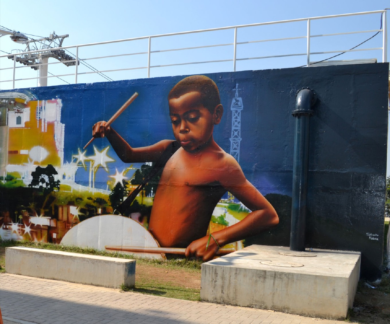 Painéis de Eduardo Kobra no Complexo do Alemão