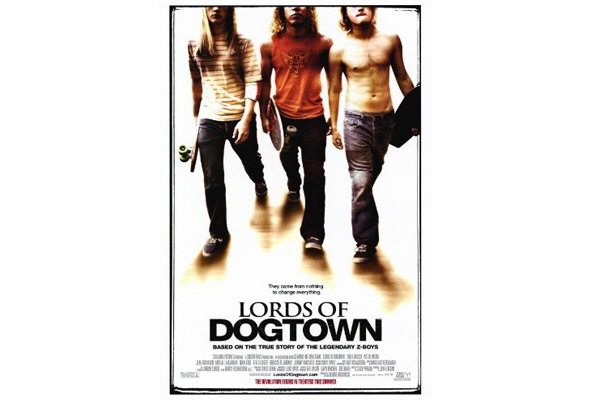 Como todo bom skatista, ele deve ter pirado quando assistiu 'Os Reis de Dogtown', não? Então compre pra ele um poster do filme. Que tal? 46x61cm por R$ 20 + frete