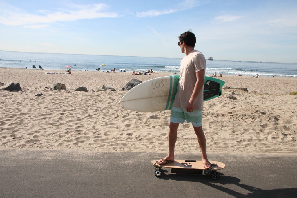 O skate elétrico da ZBoards vai revolucionar a forma que você vê o carrinho