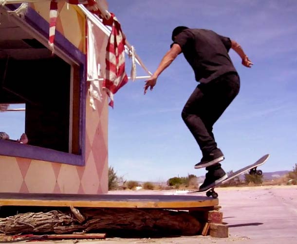 Cenas de Altered Route, filme que revive a memória do skate freestyle com sessão em parque aquático abandonado