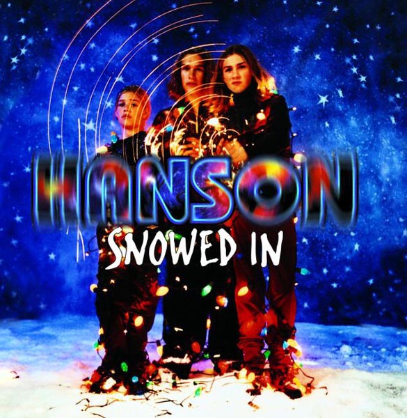 Hanson - Snowed In (1997): Queridinhos das meninas nos anos 90, o Hanson era a boyband mais competente de sua época, pelo menos musicalmente falando. Mas o disco de Natal dos meninos entra no hall dos mais insuportáveis de todos os tempos. Tente ouvir 'Run Rudolph Run' sem seus ouvidos sangrarem e tire a prova real do que quer dizer uma triste história natalina