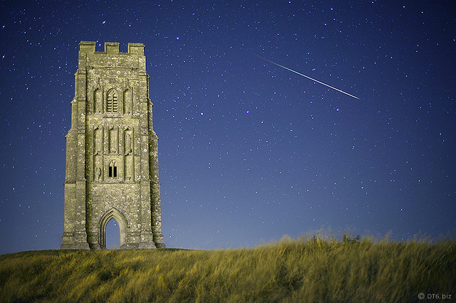 Categoria Terra e Espaço: meteoro à meia noite em Glastonbury, Sommerset (Inglaterra)