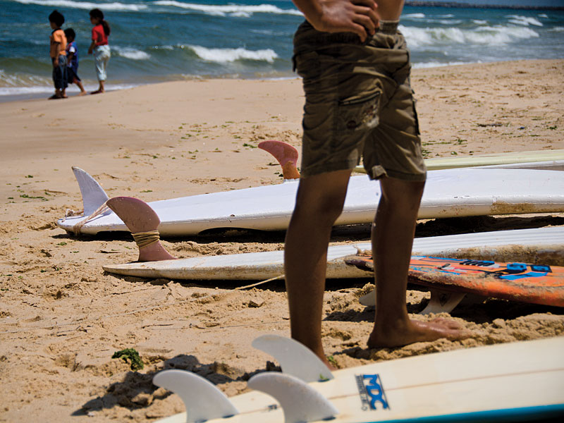 Pranchinhas doadas pela ONG israelense Surfing 4 Peace