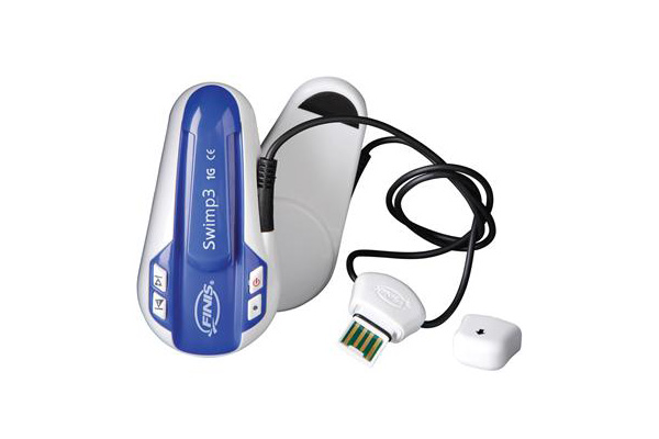 Se ele gosta de música até na praia, o presente ideal pode ser o mp3 aquático. O SwiMp3 custa um pouco caro, mas é o preço da trilha no meio da onda! 1G, R$ 290 + frete