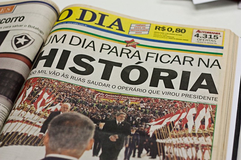 Capa do jornal carioca 'O dia' registra a posse do Presidente Lula, em 2002
