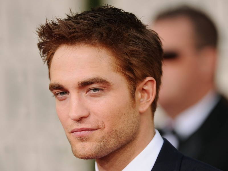 Robert Pattinson - Em Crepúsculo seus cabelos vampirescos são negros e em Harry Potter loiros, mas a   sobrancelha avermelhada do ator inglês não engana. Mais um para o time!