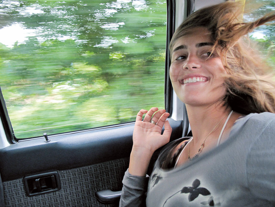 84. Layla Motta*, 22 anos, estudante: Salsa Brava, Costa Rica, 2009. “3.900 quilômetros em 27 dias. Foi uma superexperiência acompanhar a produção de um filme de surf com o namorado e dois amigos, todos surfistas profissionais”