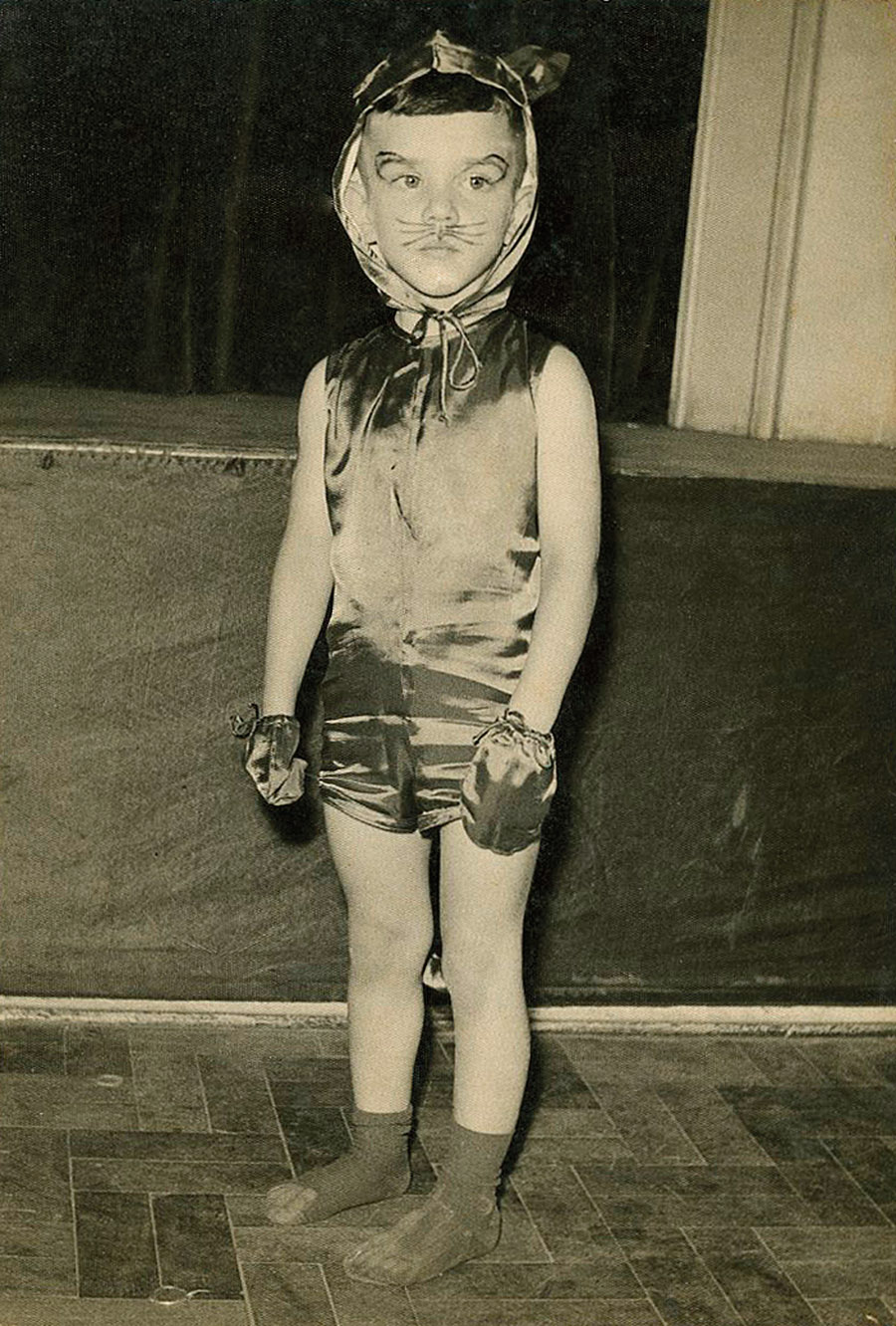 Aos 5 anos fantasiado em baile de carnaval de 1959