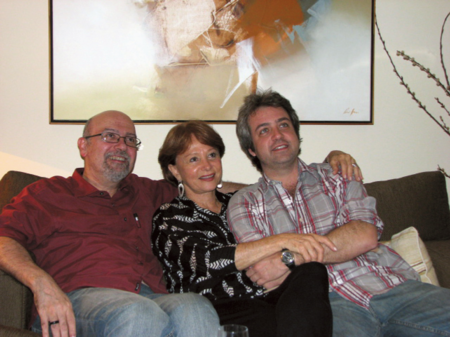 Com Luiz Eduardo Soares,autor de Elite da Tropa 1 e 2, e o filho Rodrigo