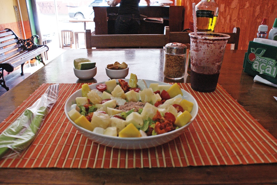 14h: Almoço? Salada e muita fruta!”