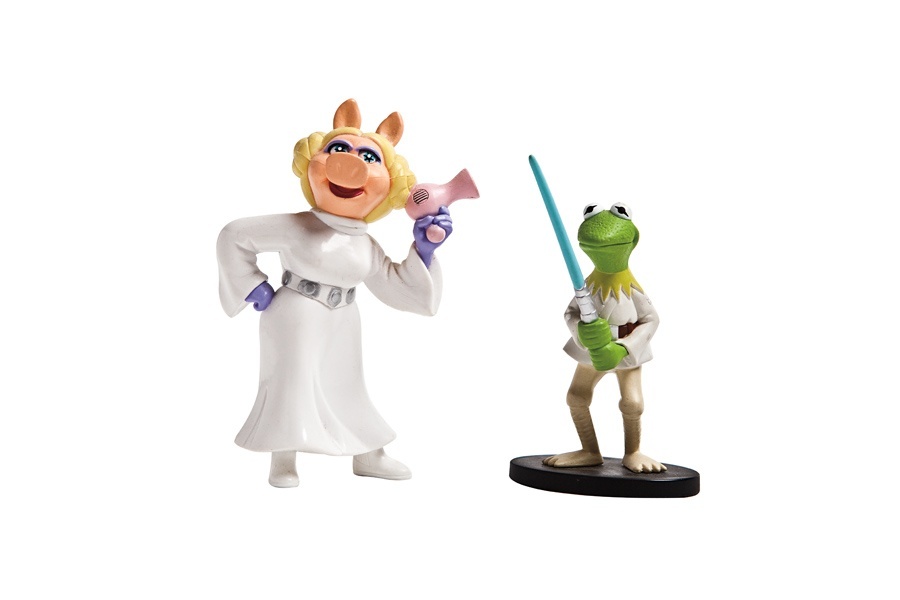 Piggy e Caco “Eles estão fantasiados de princesa Leia e Luke Skywalker. Ela tem um secador na mão em vez de uma arma.”