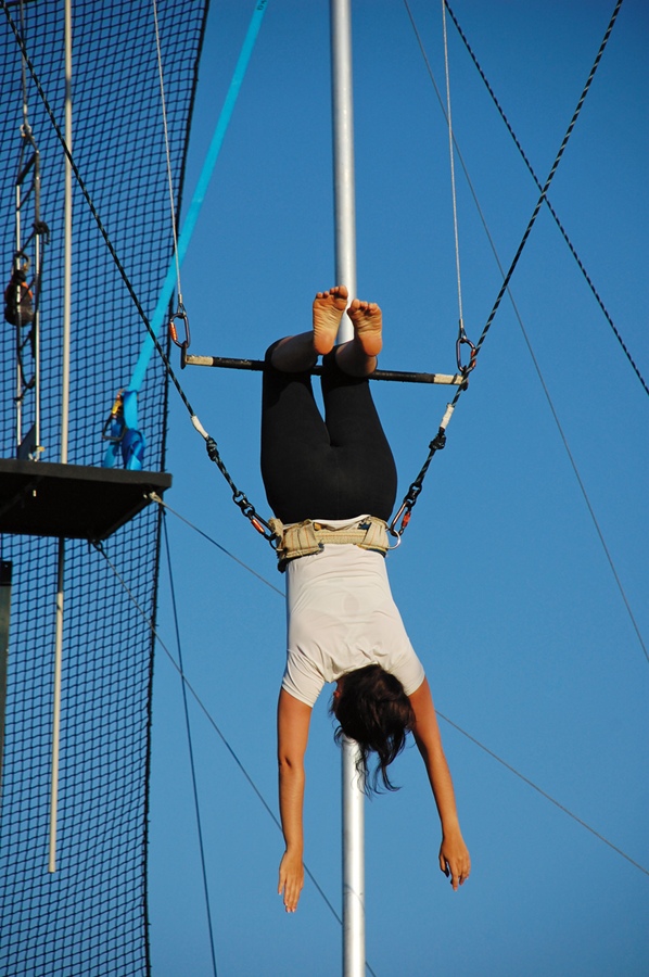 Durante aula de trapézio voador em Sydney, em 2010