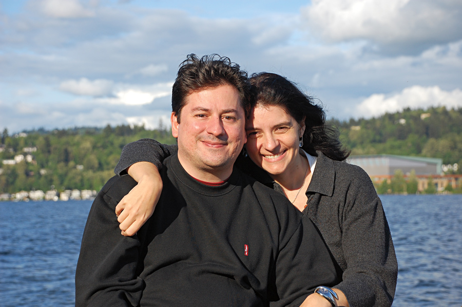 Ao lado do marido, em viagem a Seatlle, em 2009