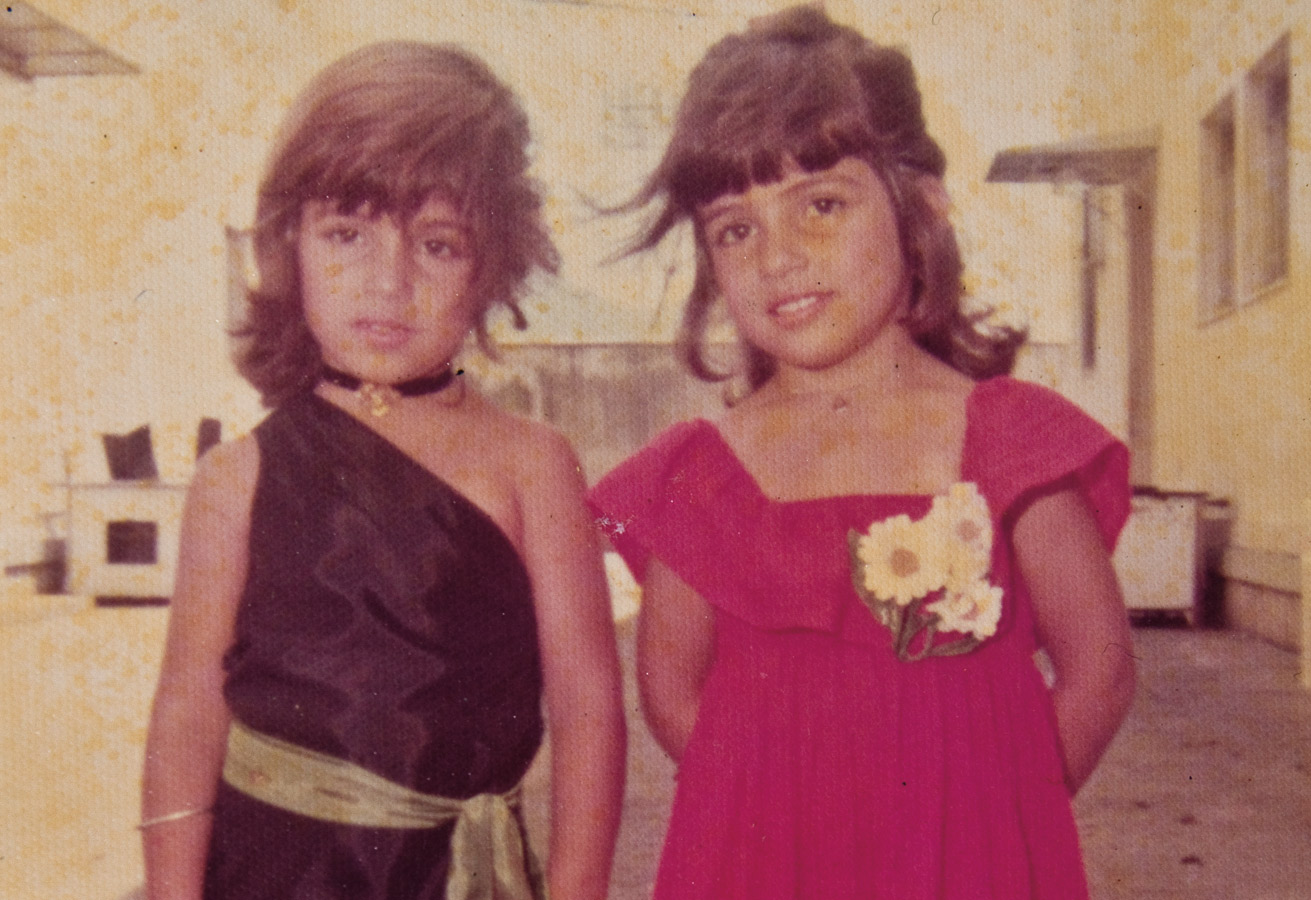 À dir., com a irmã gêmea, Lanza, aos 6 anos