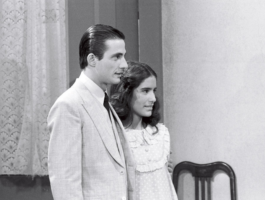Contracenando com Gloria Pires na novela Cabocla, em 1979