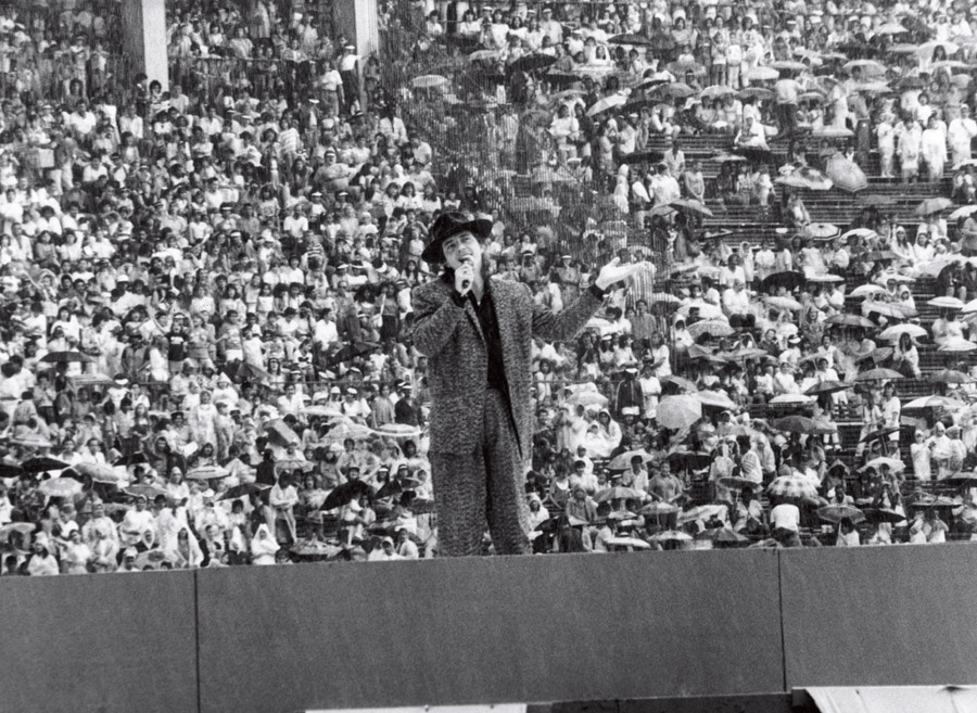 Em show no estádio do Pacaembu, em 1987