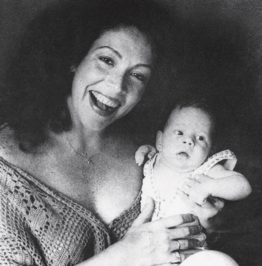 Com a mãe, Ângela, no programa da peça que ela fazia na época: “Foi a primeira vez que me colocou no palco”