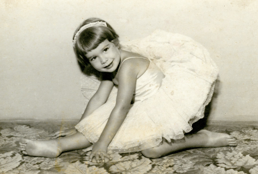 Aos 5 anos, em aula no Ballet Enid Sauer. Ela dançou até os 12