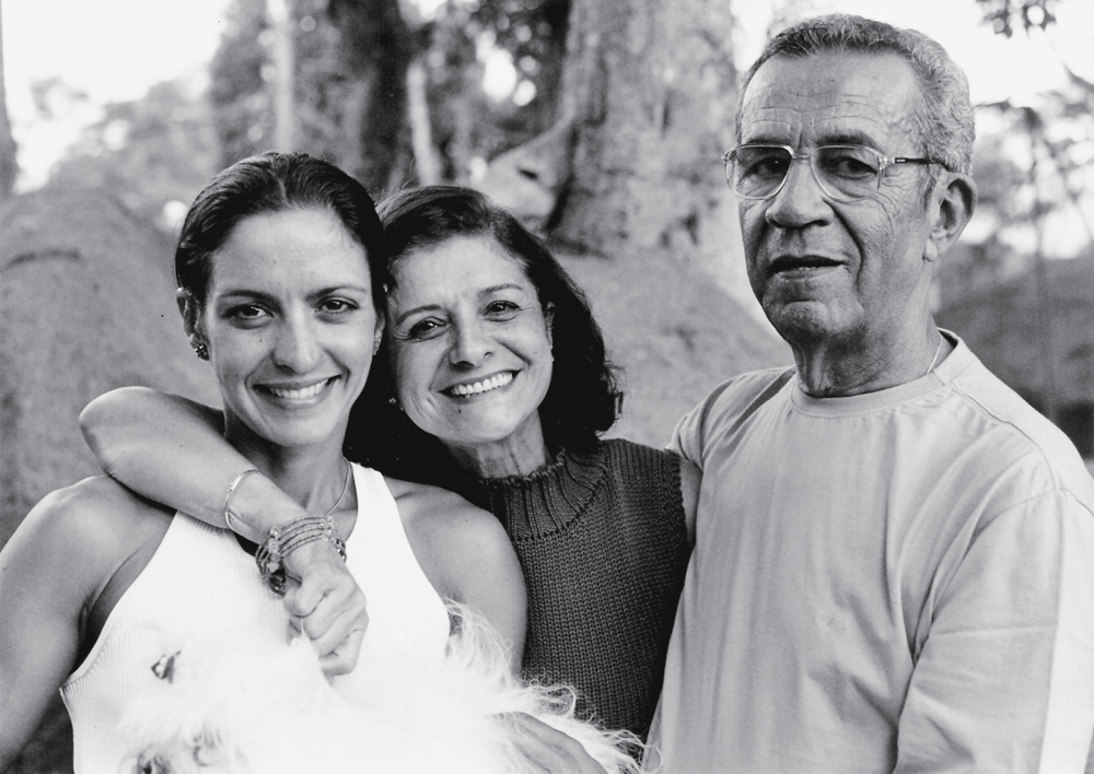 2002 “Com meus pais, Manoel e Terezinha, num gostoso almoço de família no meu apartamento no Alto da Boa Vista, no Rio de Janeiro.”