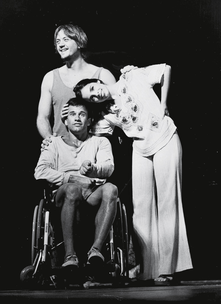 Maria Ribeiro, André Frateschi e Claudio Fontana  na segunda montagem  da peça  Feliz ano velho,  em 2001