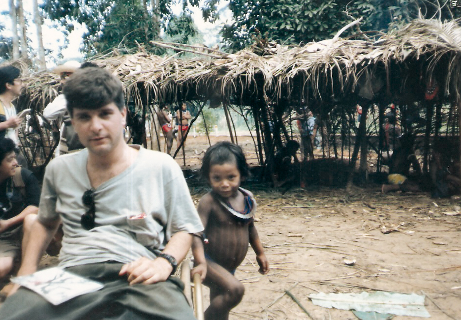 Em reportagem especial para  a Folha de S.Paulo, em 1988, o  escritor ficou  um mês vivendo na tribo Kaiapós