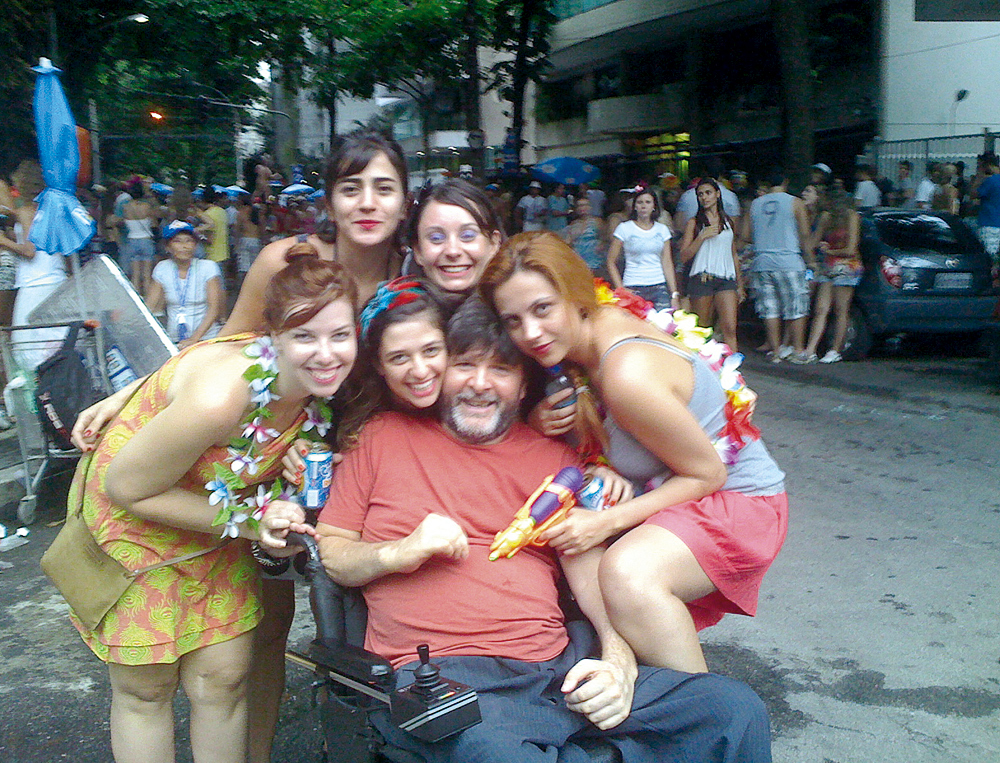 No Carnaval carioca, este ano, com Silvia, a de rosto colado ao seu, e amigas