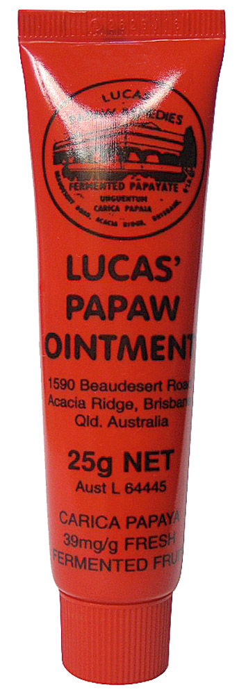 Lábios de mel:  “Para hidratar os lábios, que racham no avião, uso uma pomada natural ótima, chamada Lucas’ Papaw Ointment. Ela é milagrosa para pele ressecada em geral”