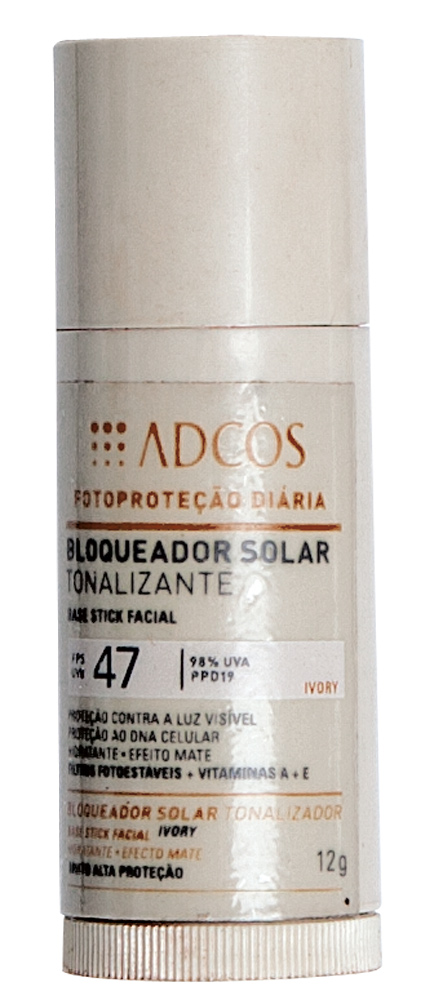 15. Bloqueador solar tonalizante Adcos: “É base e protege a pele na hora de gravar na rua.”